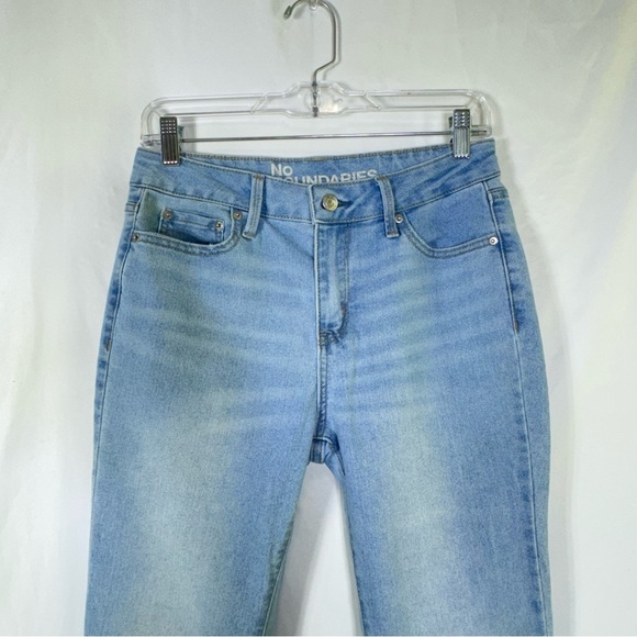 No Boundaries High Rise Flare Leg Light Wash Jeans - Picture 2 of 7